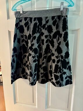 Ann Taylor Flare Skirt Gray/Black size MedPetite